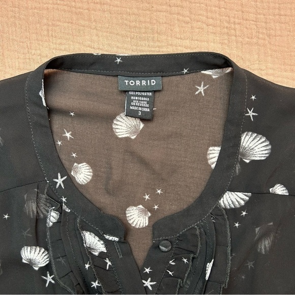 Torrid Sheer Peplum Short Sleeve Ruffled Blouse with Shells, size 3 - Picture 11 of 12